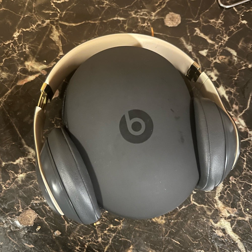 Beats by Dre Over-Ear Headphones - Beats Studio 3